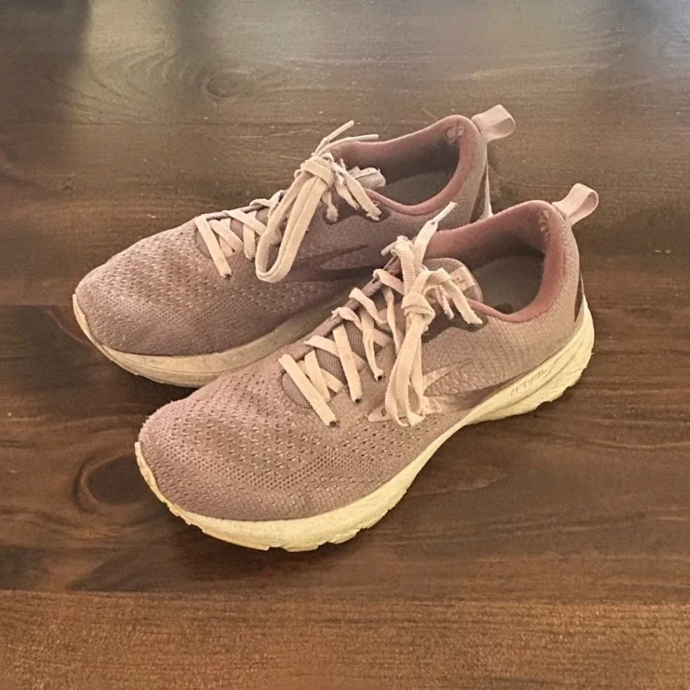 Brooks Revel 4 Women's Running Shoes‎ Knit Sneakers Size 8 Pink Purple Casual